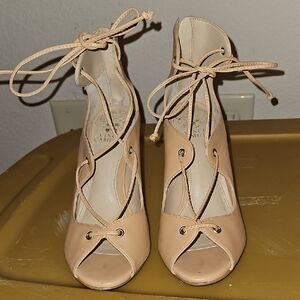 Vince Canuto Elegant Tan Lace-Up Women's Shoes.